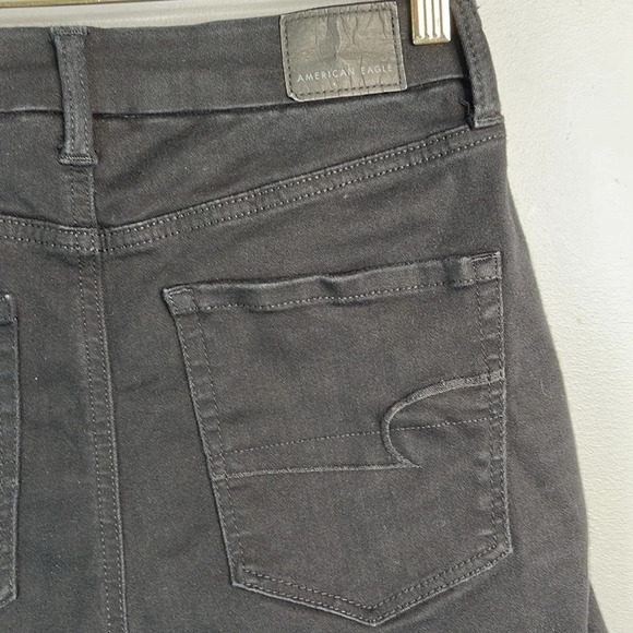 AMERICAN EAGLE Curvy Hi-Rise Shortie Shorts Black Roll Cuff 5 Pocket Design 6 - Picture 5 of 12